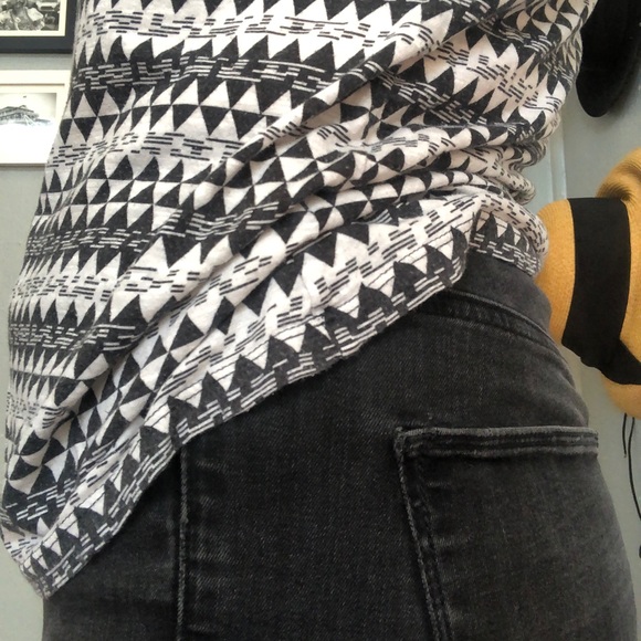 Geometric soft Tee - Picture 4 of 6